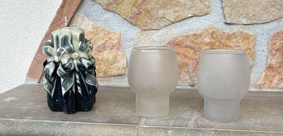 candela-artistica-intagliata-a-mano-con-portacandele-in-vetro-satinato